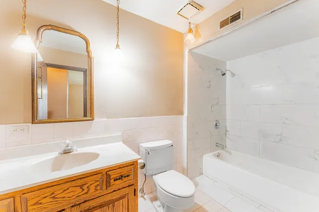 $279,000 | 9724 West Creek Road, Unit B2, Palos Park, IL 60464