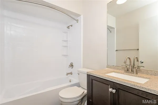$2,815 | 4031 Les Cherbourg Lane, Florissant, MO 63034