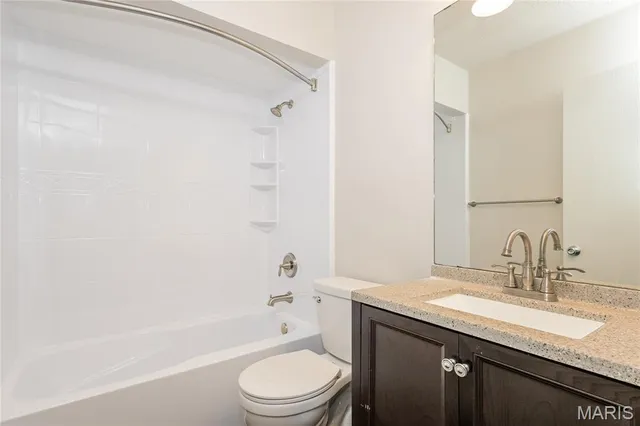 $2,815 | 4031 Les Cherbourg Lane, Florissant, MO 63034