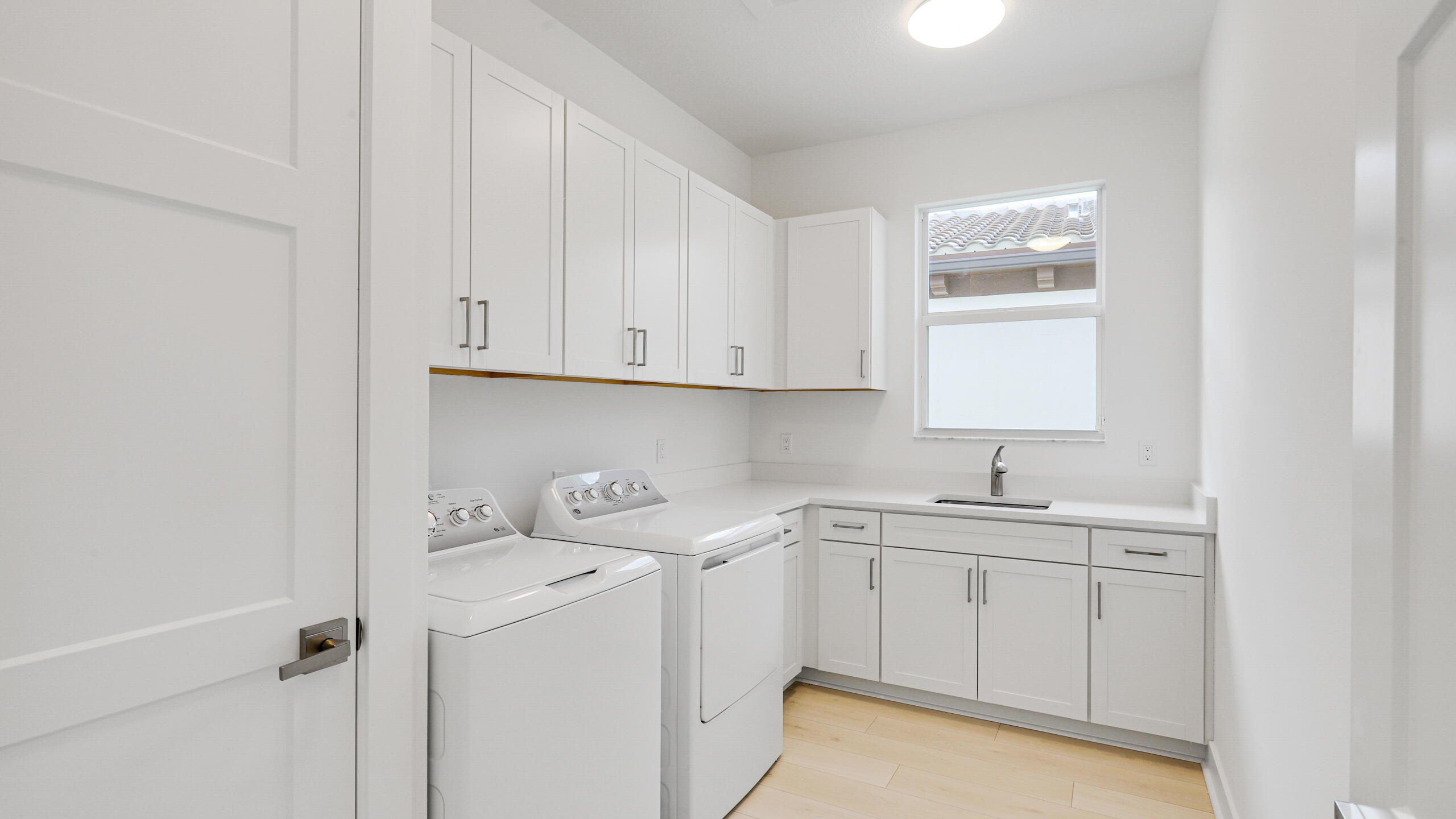 13150 Alton Road Palm Beach Gardens, FL 33418 - Photo 33 of 45 Laundry