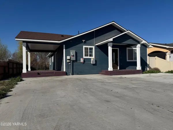 $335,000 | 611 Mathew Street, Granger, WA 98932