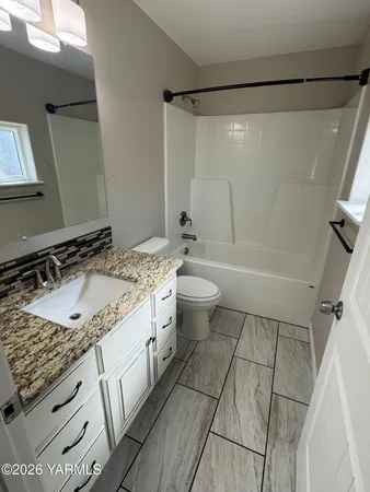 $335,000 | 611 Mathew Street, Granger, WA 98932