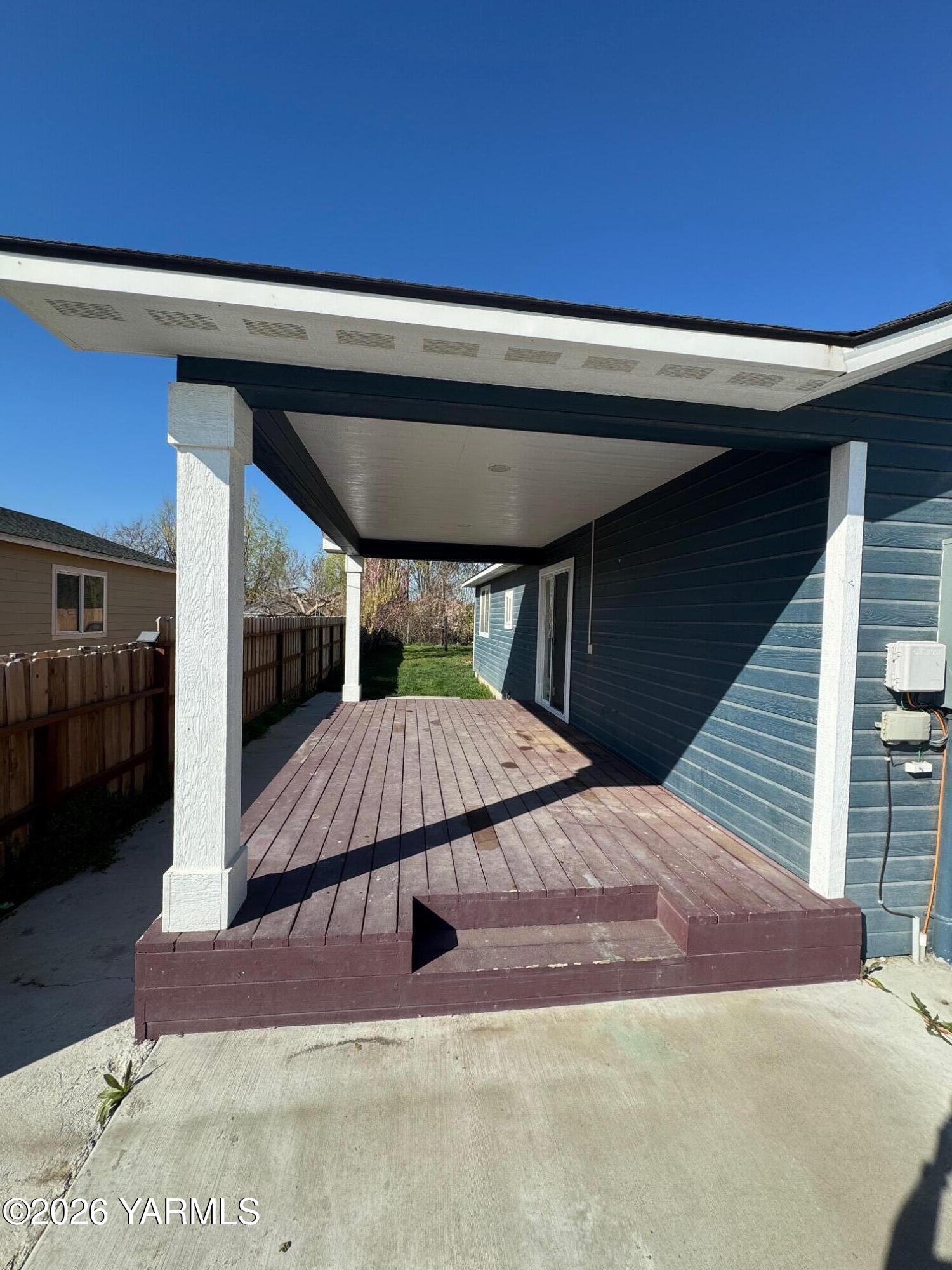 611 Mathew Street Granger, WA 98932 - Photo 4 of 22 IMG_0488