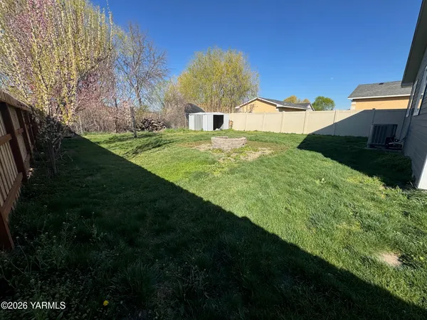 $335,000 | 611 Mathew Street, Granger, WA 98932