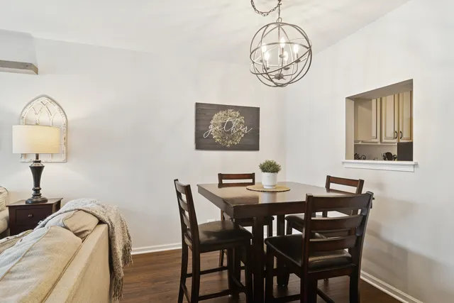 $365,000 | 1506 North St Marks Place, Palatine, IL 60067