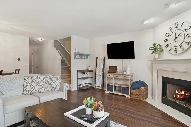 $365,000 | 1506 North St Marks Place, Palatine, IL 60067