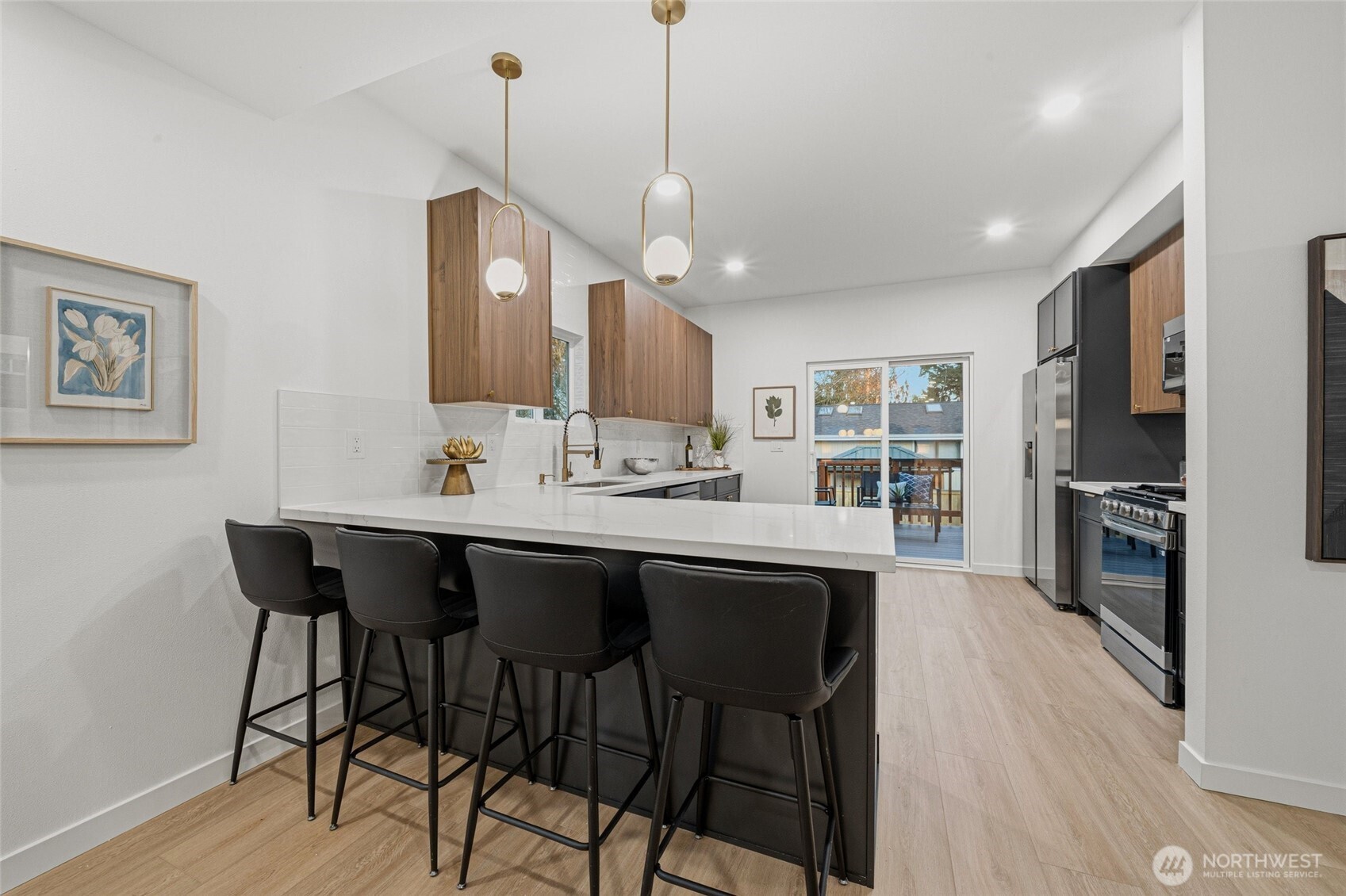 3708 Schmitz Avenue Southwest Seattle, WA 98116 - Photo 11 of 40