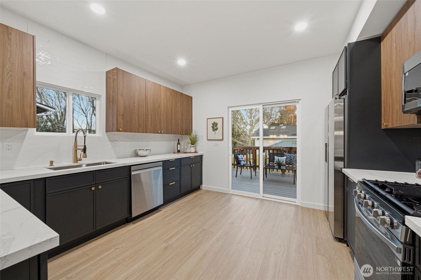 3708 Schmitz Avenue Southwest Seattle, WA 98116 - Photo 12 of 40