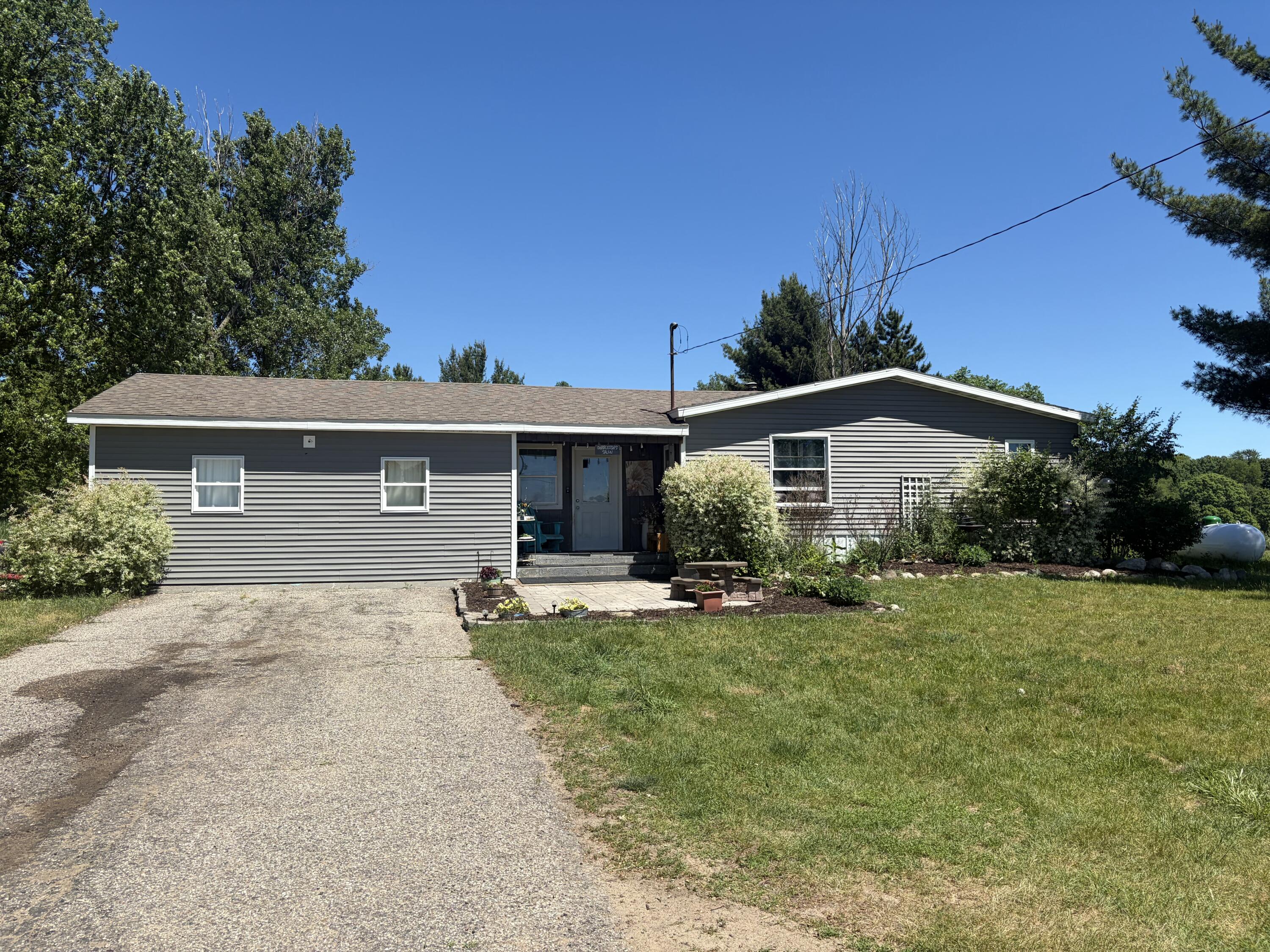 1901 18 Mile Road Kent City, MI 49330 - Photo 1 of 29 1000003543