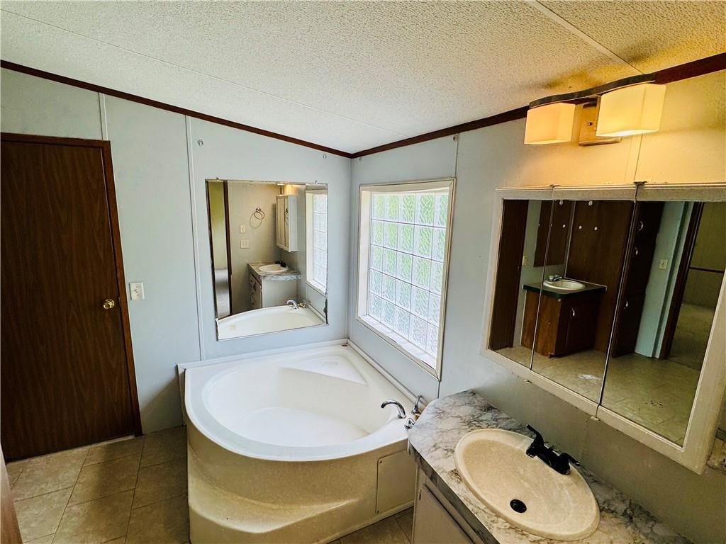 5062 Lampadoshia Road Waverly, GA 31565 - Photo 21 of 25 Master/Primary Bath