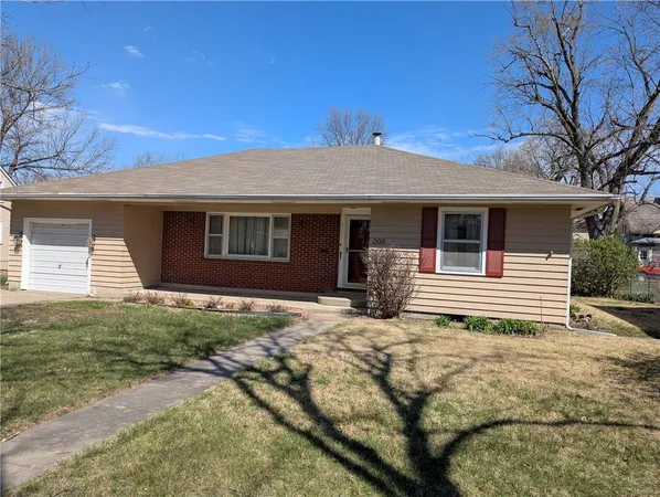 $225,000 | 206 Hiawatha Avenue, Hiawatha, KS 66434