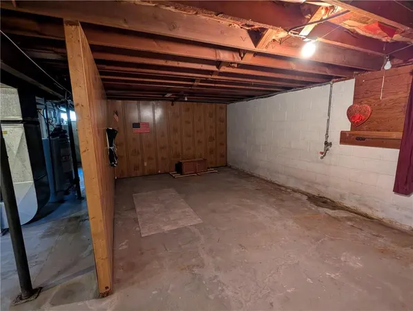 $225,000 | 206 Hiawatha Avenue, Hiawatha, KS 66434