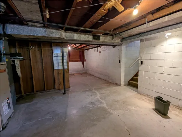 $225,000 | 206 Hiawatha Avenue, Hiawatha, KS 66434