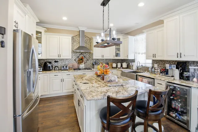 $455,000 | 818 Vertin Boulevard, Shorewood, IL 60404