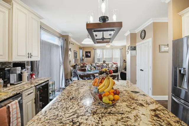 $455,000 | 818 Vertin Boulevard, Shorewood, IL 60404