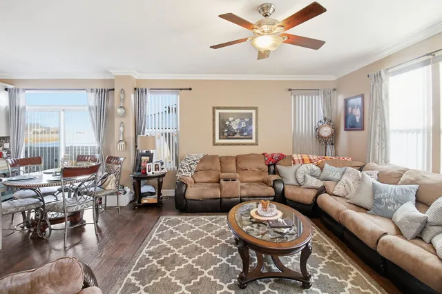 $455,000 | 818 Vertin Boulevard, Shorewood, IL 60404