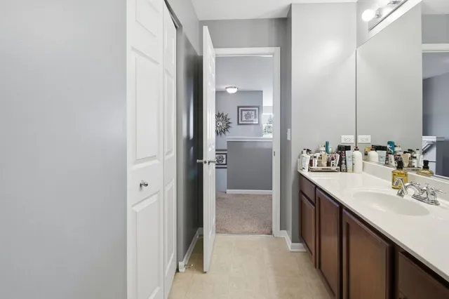 $455,000 | 818 Vertin Boulevard, Shorewood, IL 60404