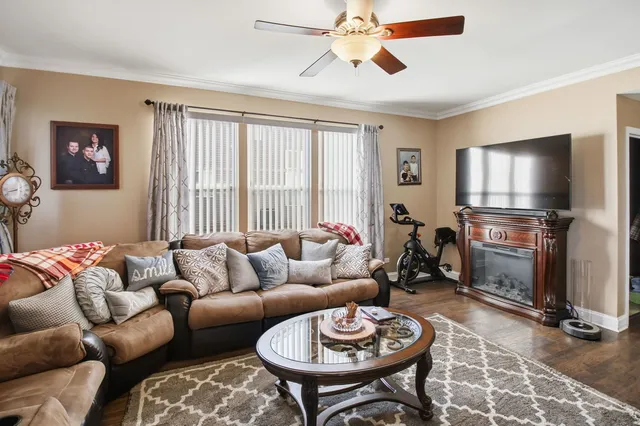 $455,000 | 818 Vertin Boulevard, Shorewood, IL 60404