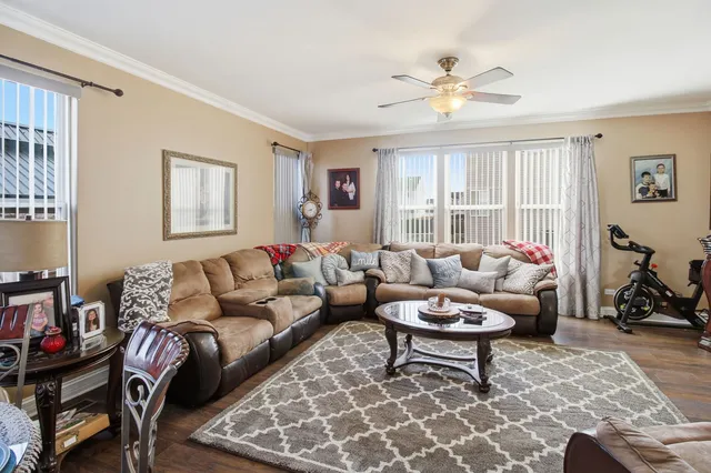 $455,000 | 818 Vertin Boulevard, Shorewood, IL 60404