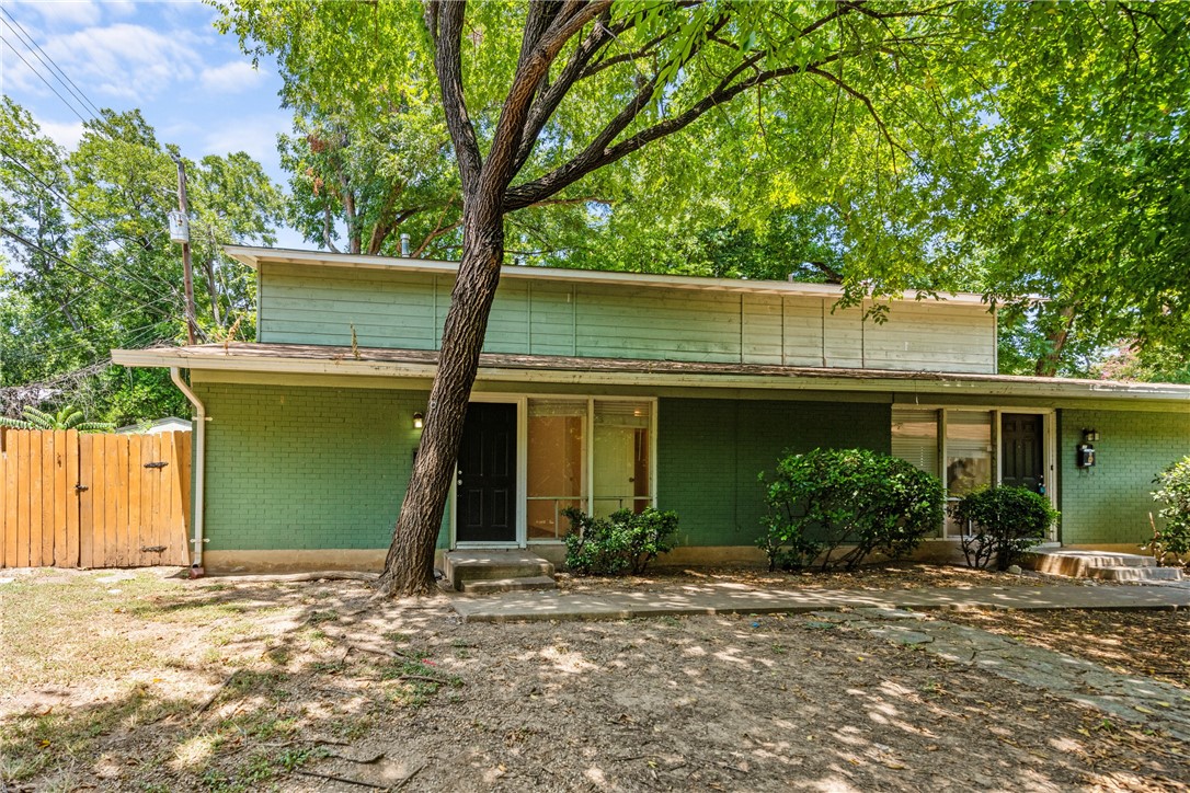 607 East 43rd Street, Unit A Austin, TX 78751 - Photo 20 of 26 a front view of a house with garden