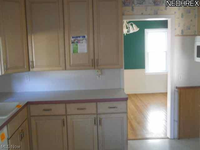 4061 Stilmore Road Cleveland, OH 44121 - Photo 7 of 13