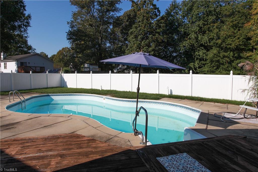 3905 Braddock Road High Point, NC 27265 - Photo 4 of 21 Gallery Image 4