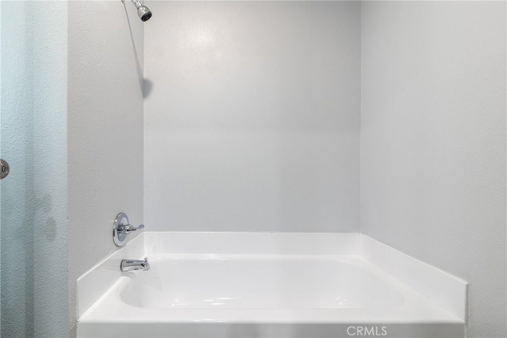 24363 Briggs Road Menifee, CA 92585 - Photo 22 of 43 a bathroom with a bathtub