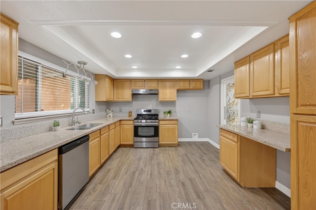 6836 Rycroft Drive Riverside, CA 92506 - Photo 14 of 37 Large kitchen with ample counter space