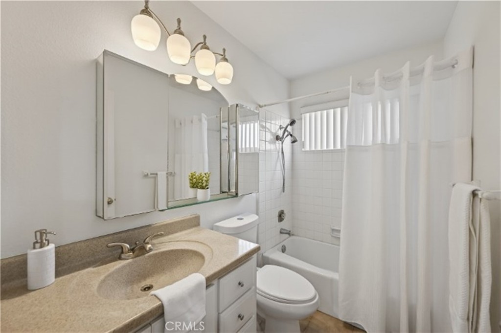 6836 Rycroft Drive Riverside, CA 92506 - Photo 35 of 37 Upstairs full bathroom