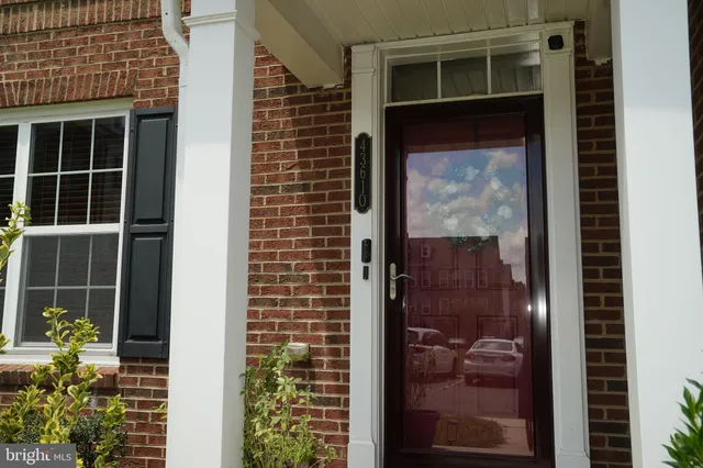 $715,000 | 43610 McKay Terrace, Chantilly, VA 20152