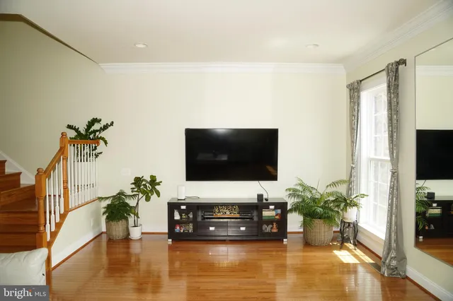 $715,000 | 43610 McKay Terrace, Chantilly, VA 20152