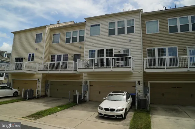 $715,000 | 43610 McKay Terrace, Chantilly, VA 20152