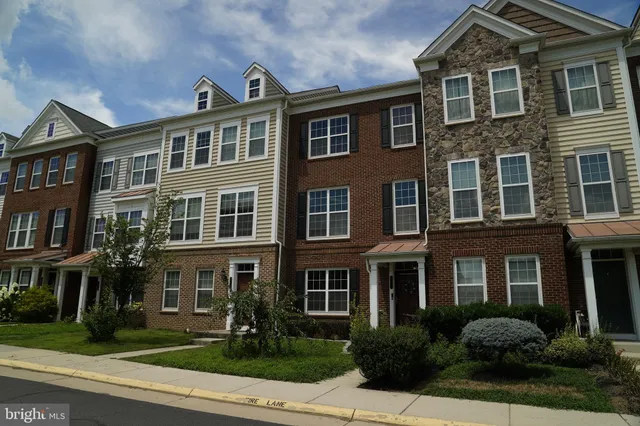 $715,000 | 43610 McKay Terrace, Chantilly, VA 20152