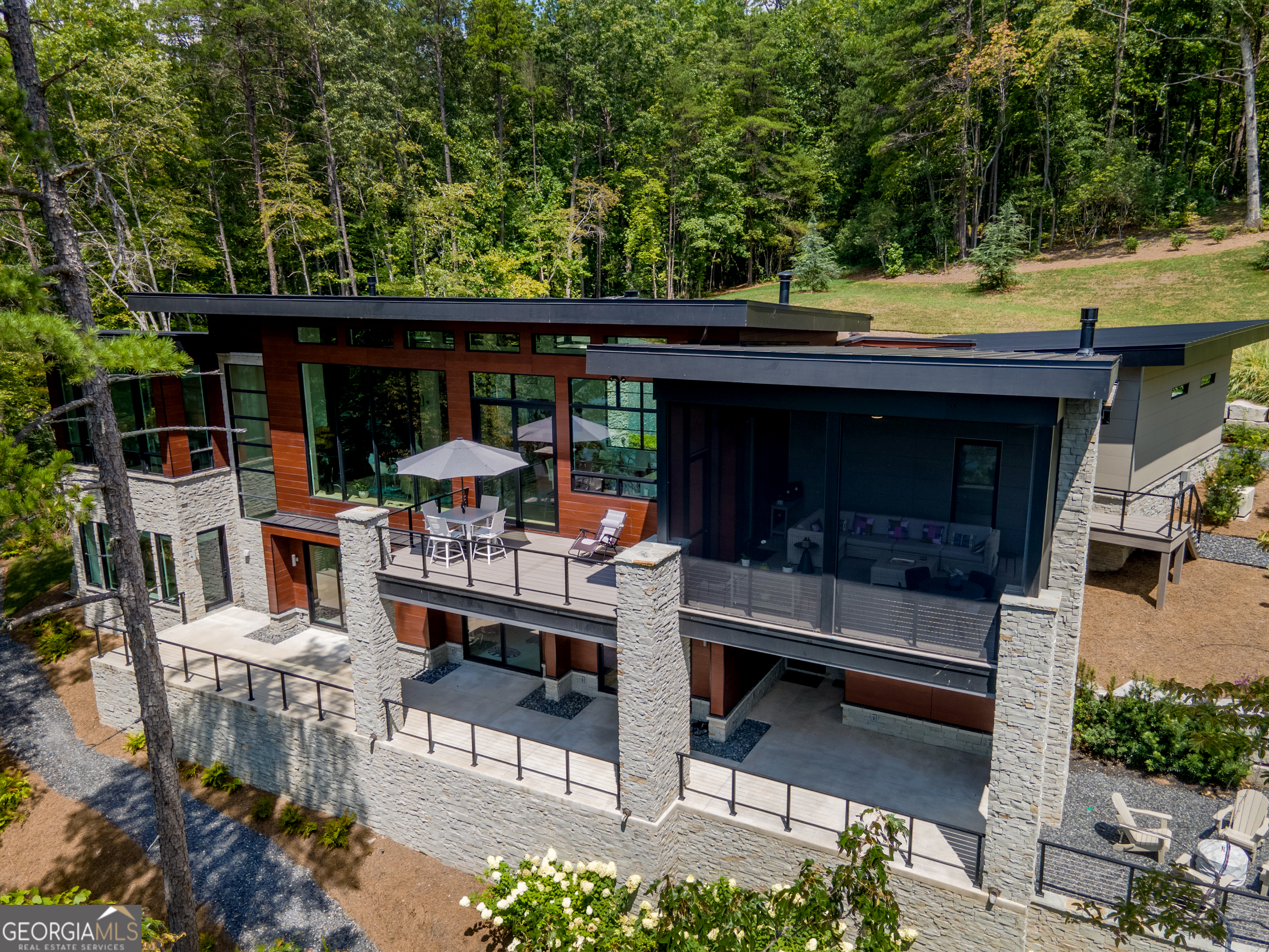 565 Wildflower Circle Clarkesville, GA 30523 - Photo 2 of 60
