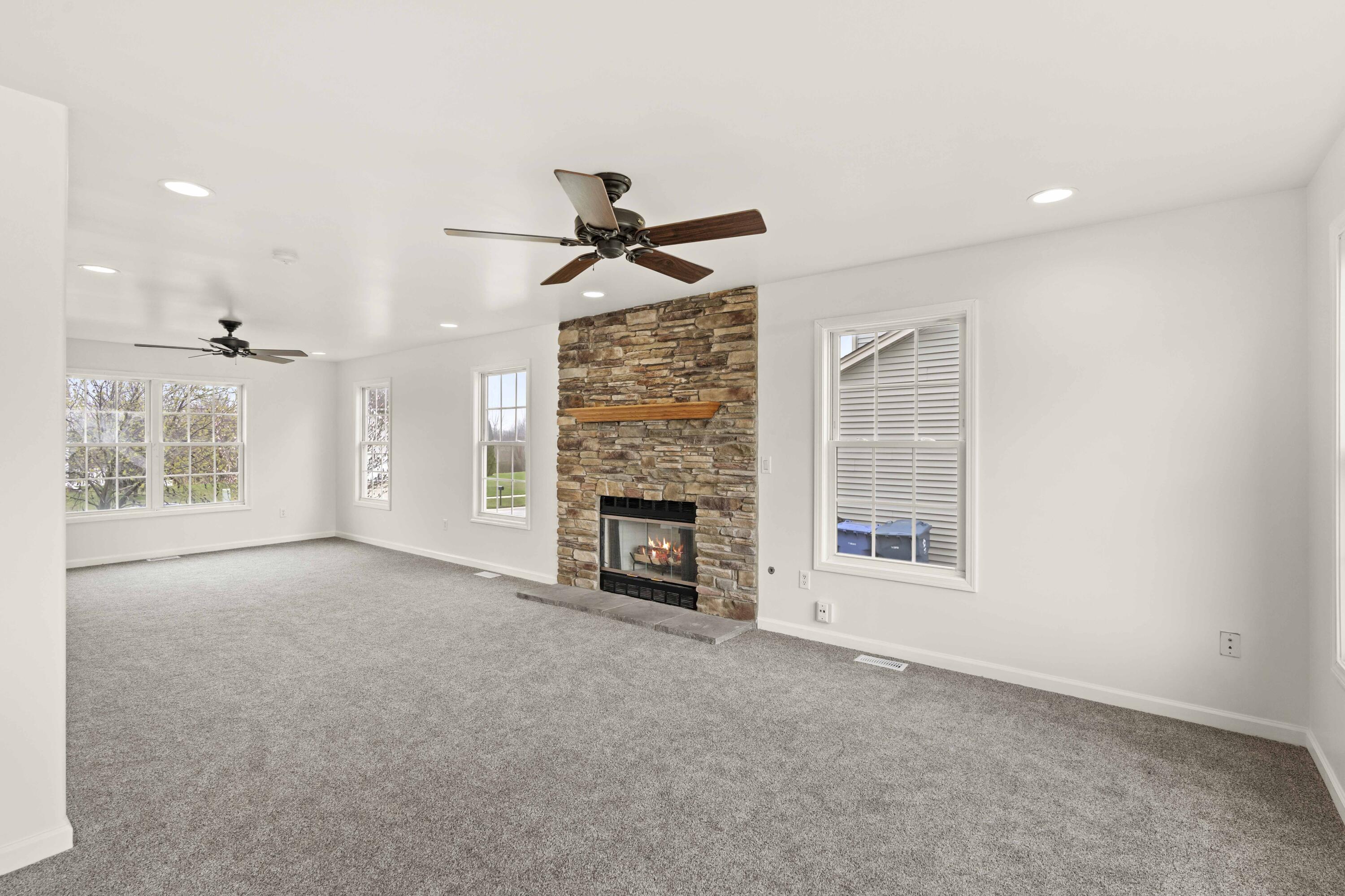 10645 Illinois Street Crown Point, IN 46307 - Photo 2 of 34 3000x2000