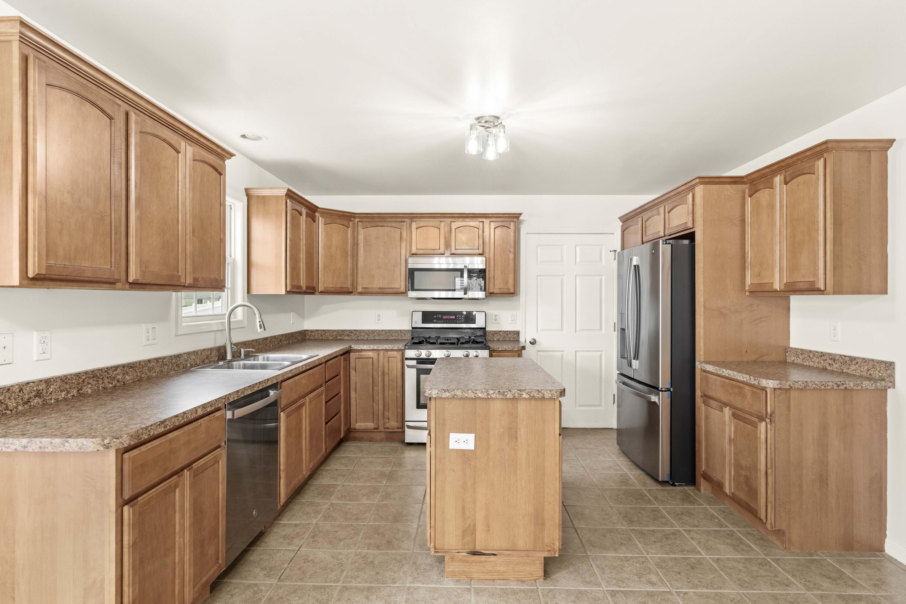 10645 Illinois Street Crown Point, IN 46307 - Photo 4 of 34 3000x2000