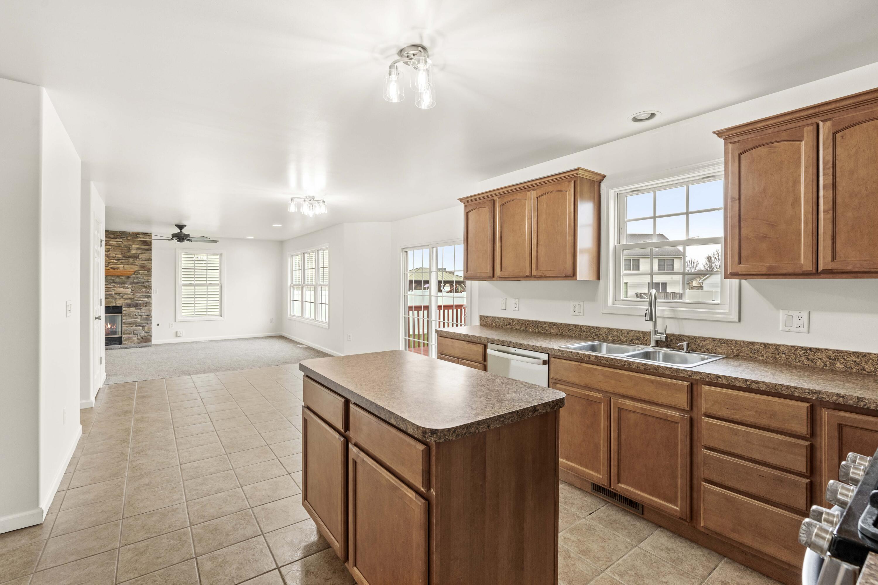 10645 Illinois Street Crown Point, IN 46307 - Photo 5 of 34 3000x2000