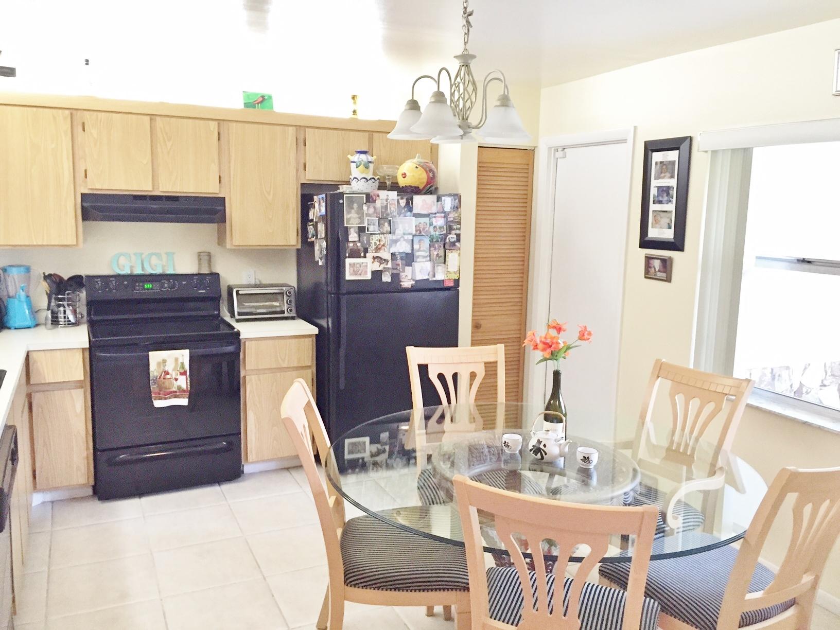 137 Raintree Trail Jupiter, FL 33458 - Photo 8 of 21 Kitchen with Eat-in Area
