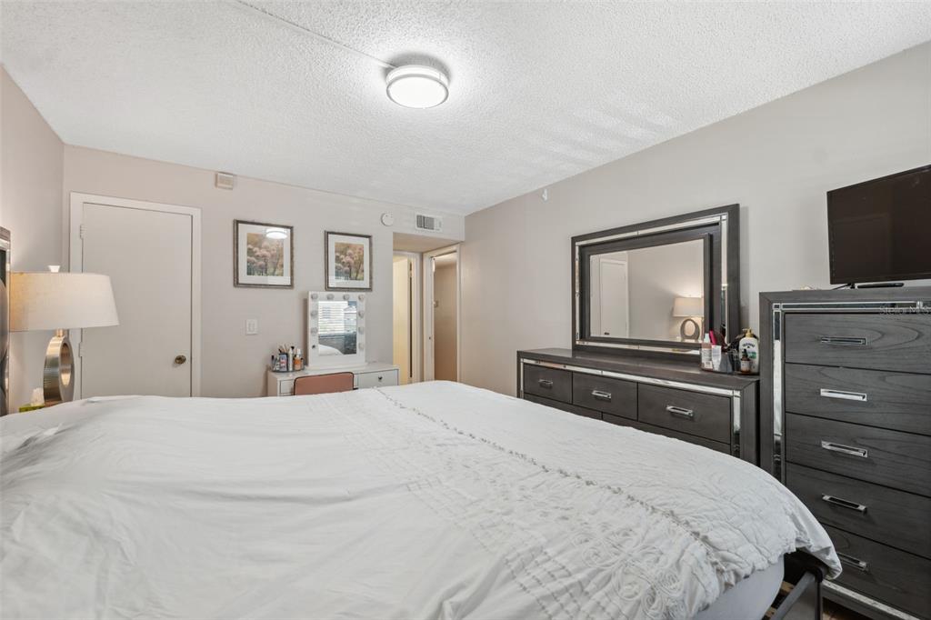 11809 Raintree Lake Lane, Unit A Tampa, FL 33617 - Photo 18 of 39