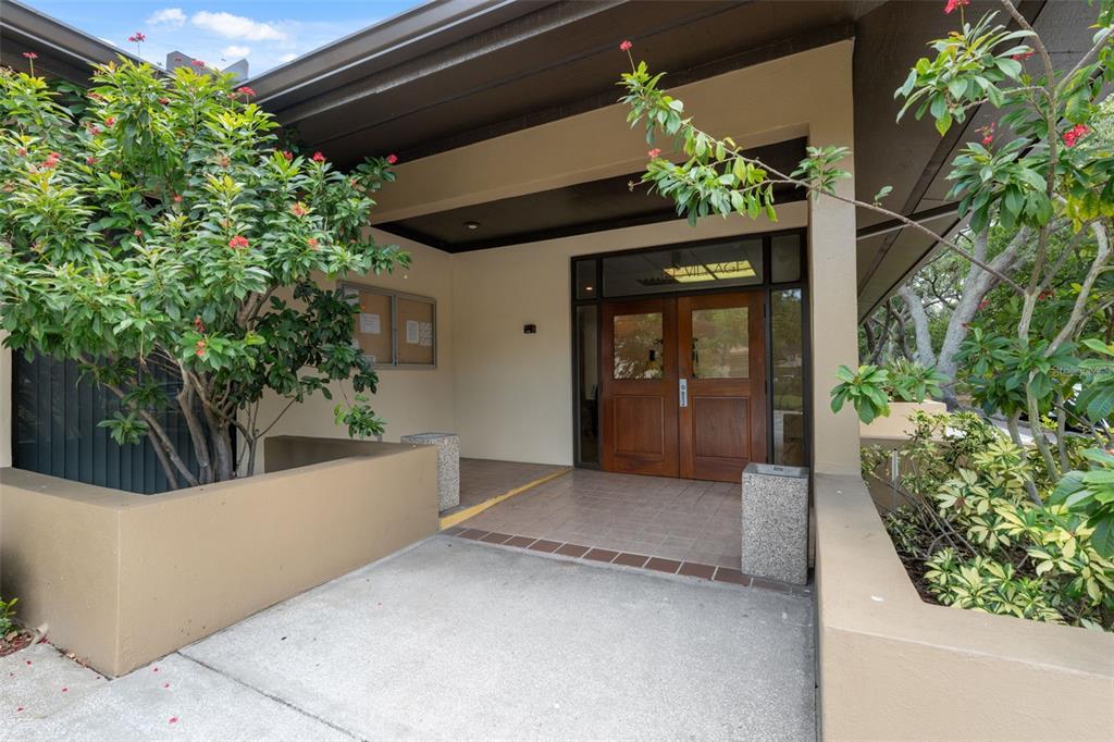 11809 Raintree Lake Lane, Unit A Tampa, FL 33617 - Photo 31 of 39