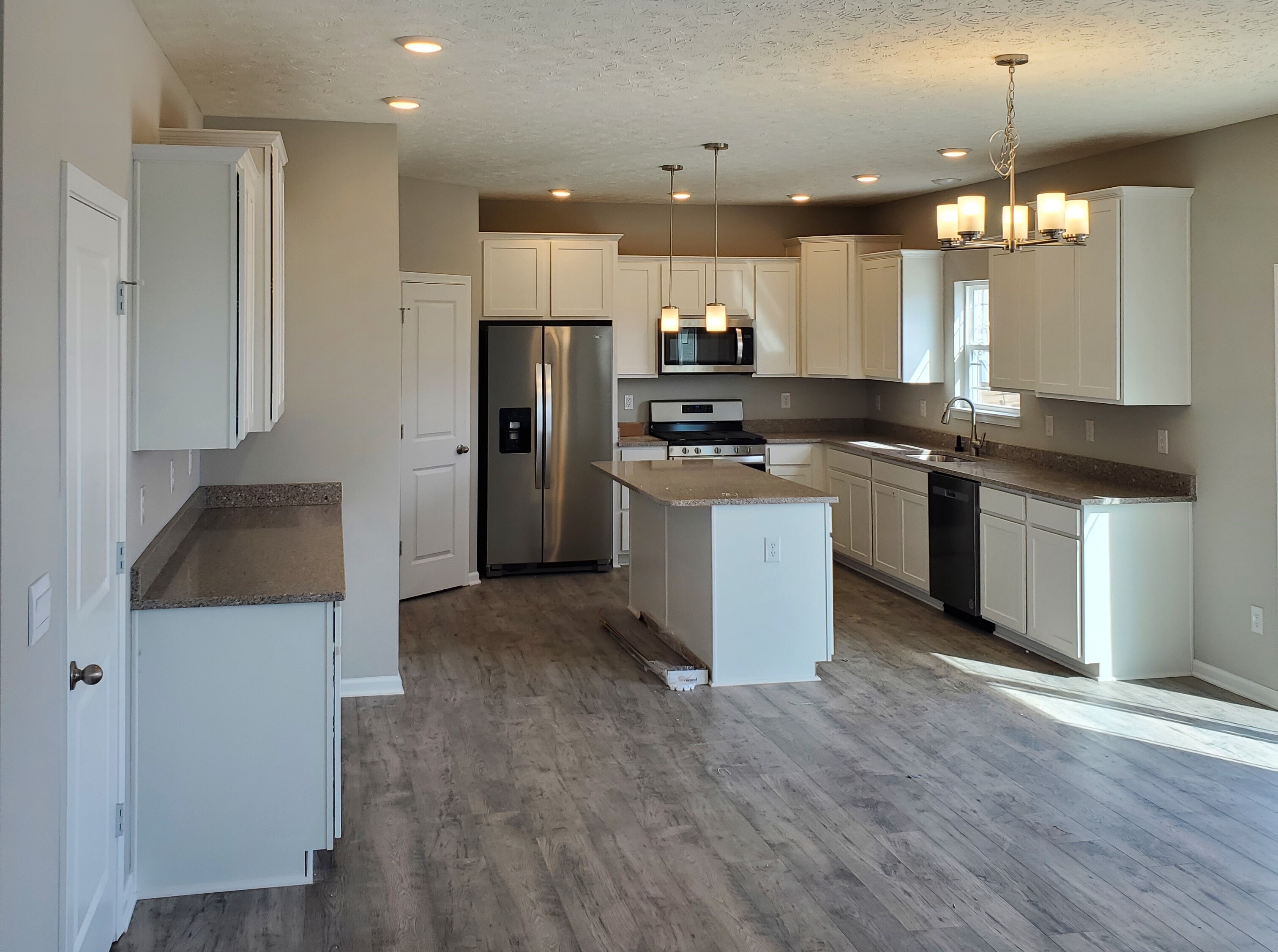 375 Carrick Glen Boulevard Pendleton, IN 46064 - Photo 2 of 9