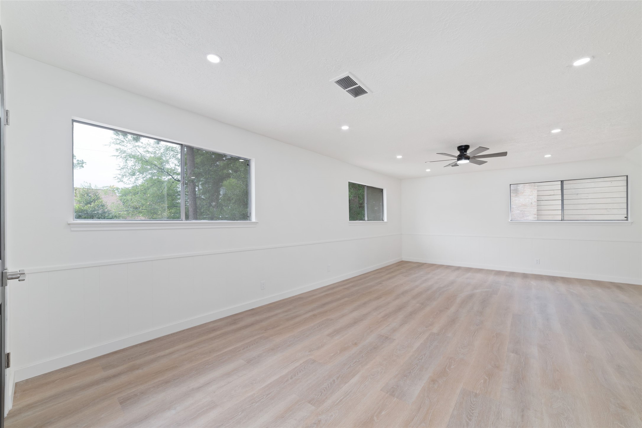 7910 Oak Moss Drive Spring, TX 77379 - Photo 18 of 38 Huge room in the second floor can be used as the entertainment or game room, or another extra room.