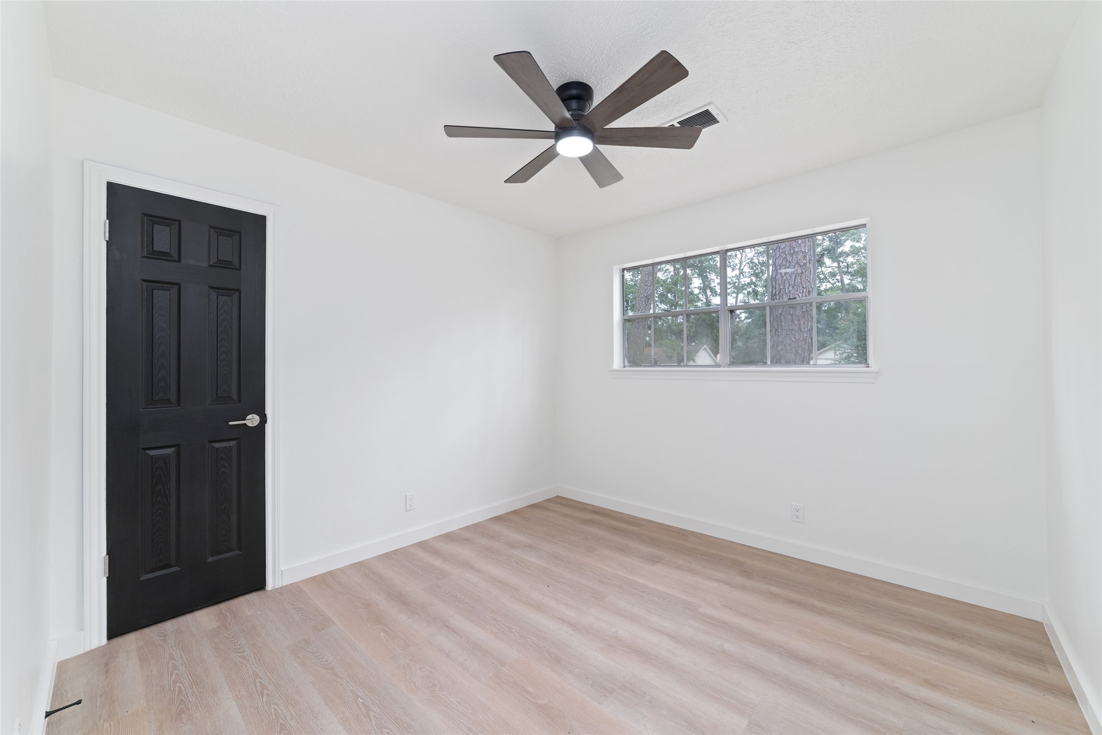 7910 Oak Moss Drive Spring, TX 77379 - Photo 20 of 38 A 2nd bedroom on the second floor with ceiling fan.