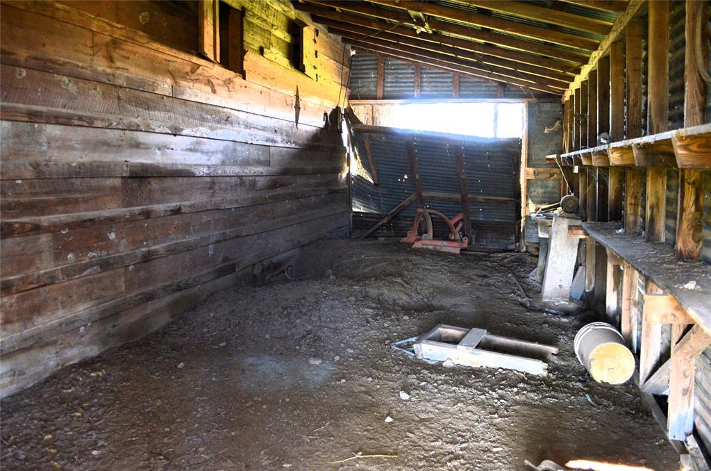 1 Fm 3080 Mabank, TX 75147 - Photo 11 of 19 a bathroom with a sink and a mirror