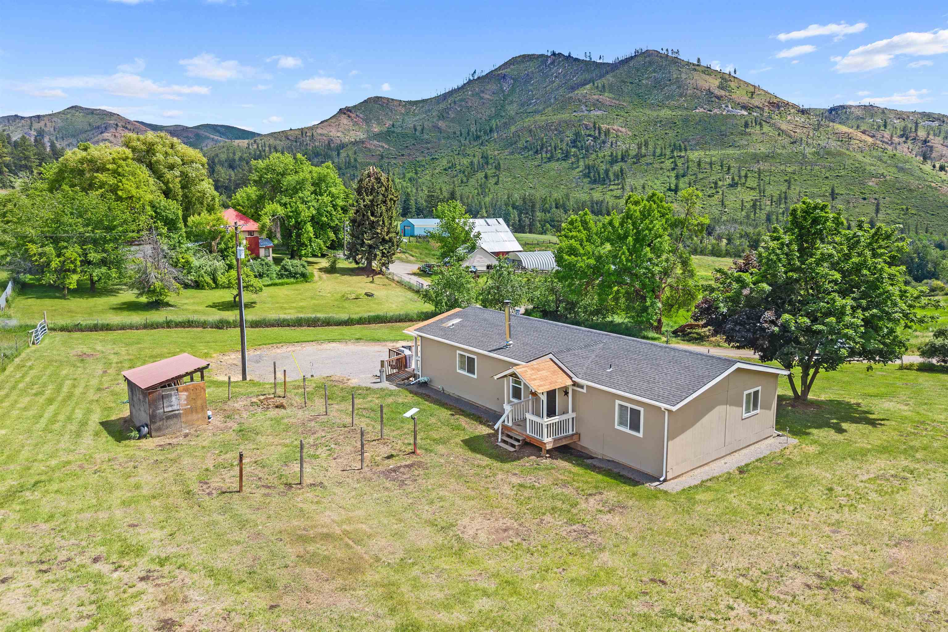 4562 Lessig Road, Unit A Hunters, WA 99137 - Photo 32 of 35