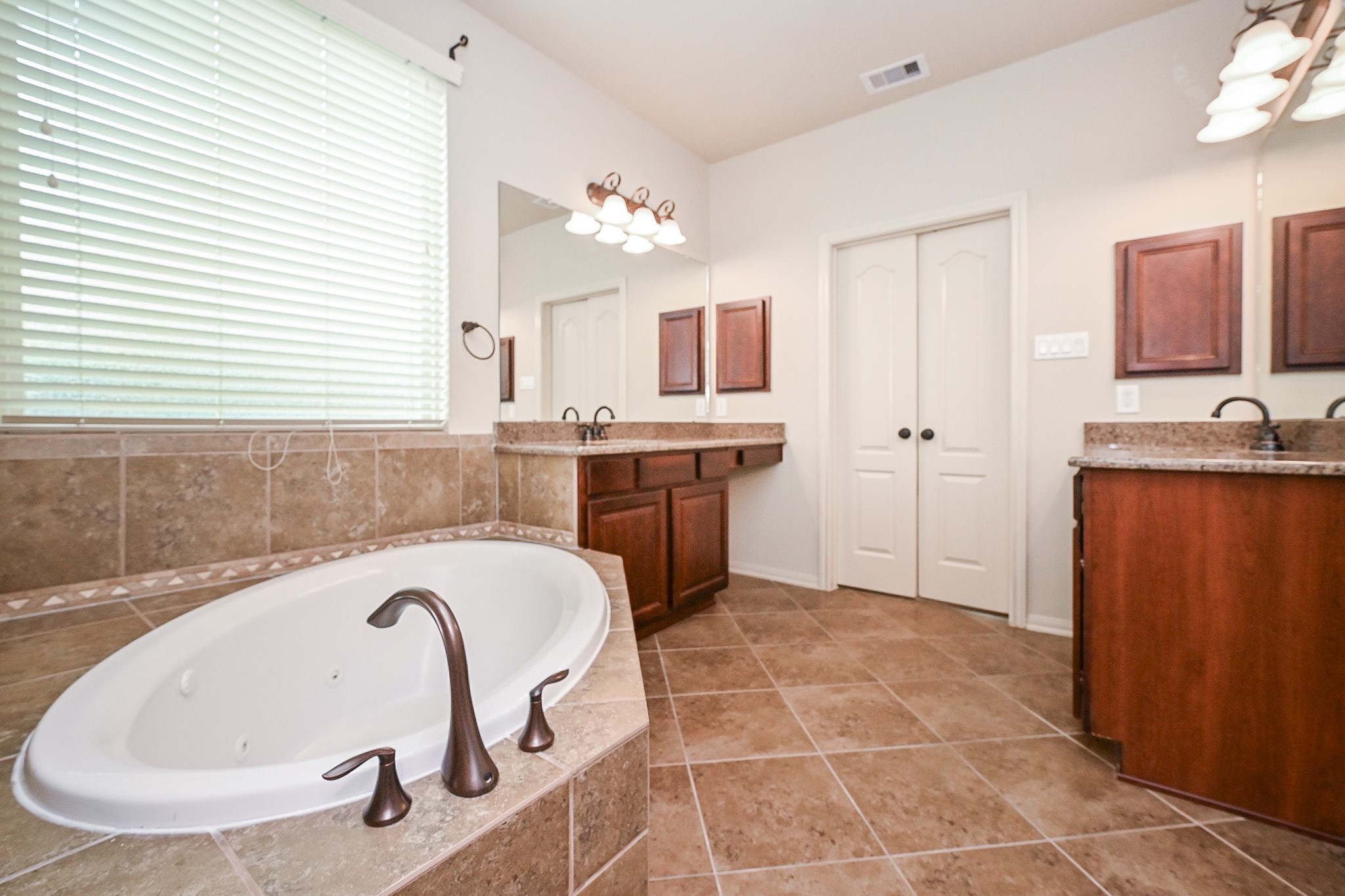 19 Sandwell Place Spring, TX 77389 - Photo 21 of 33 Primary suite with jetted tub and dual vanities