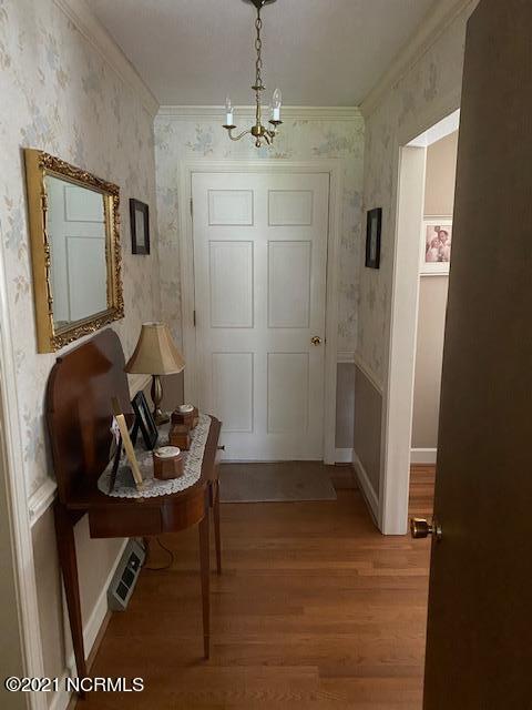 1204 Raleigh Rd Parkway West Wilson, NC 27896 - Photo 2 of 21 FOYER