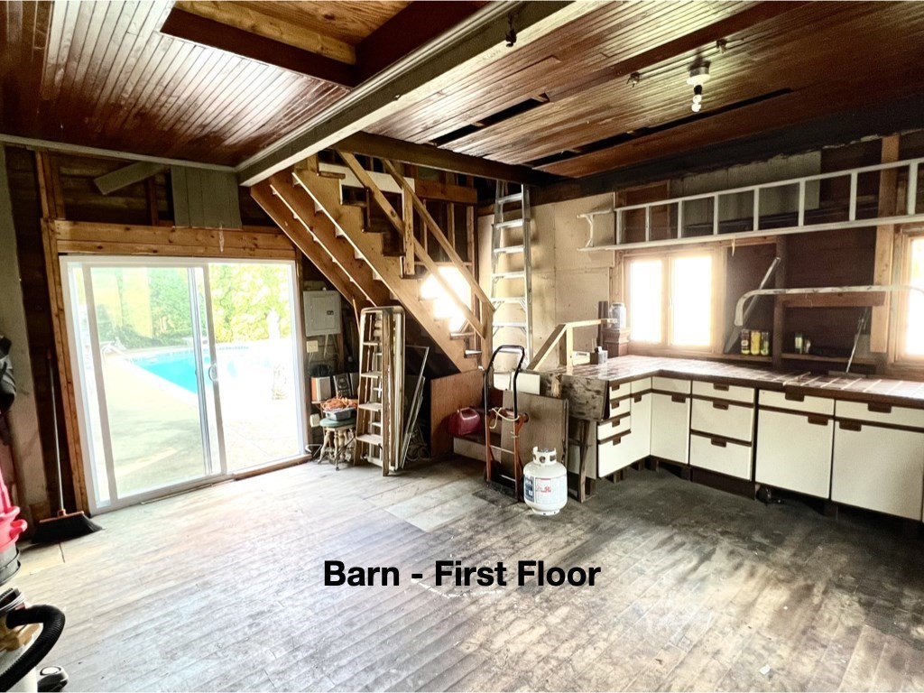 52 Thornton Park Winthrop, MA 02152 - Photo 33 of 40 a very nice looking room with many windows