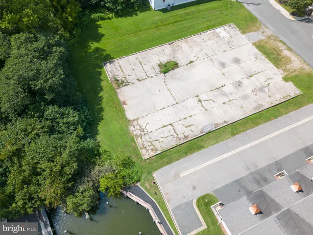 a view of an outdoor space