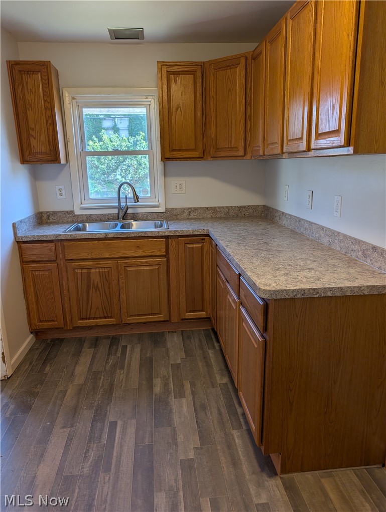 3558 Bosworth Road Cleveland, OH 44111 - Photo 6 of 33 Downstairs unit kitchen